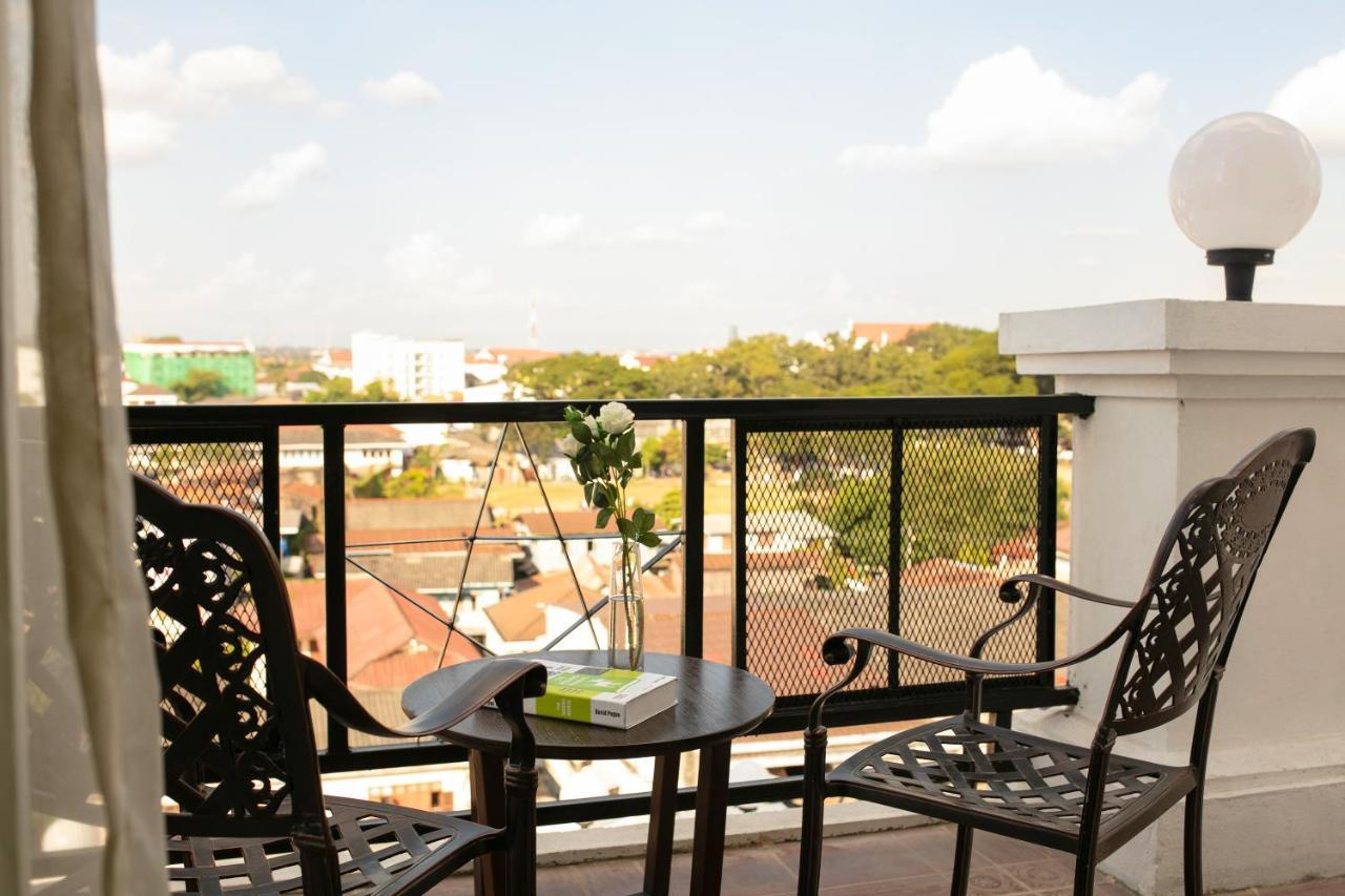 Azalea Parkview Hotel Vientiane Bagian luar foto